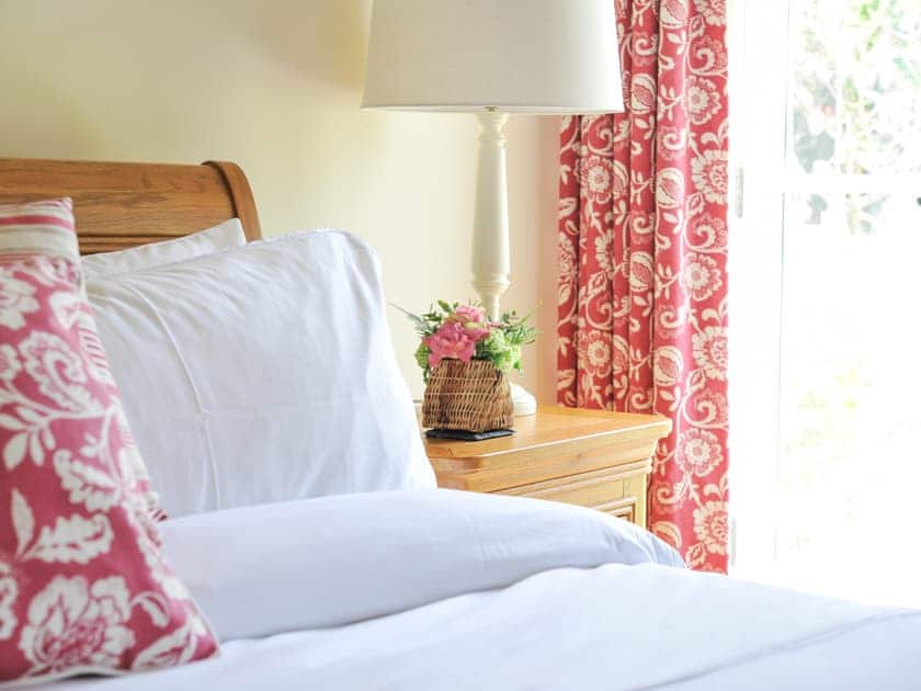 Double bedroom | Chestnut Cottage - Brook Farmhouse Cottages, Brook, near Brighstone