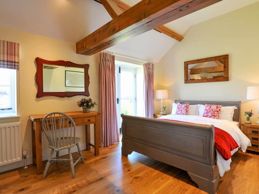 Double bedroom | Chestnut Cottage - Brook Farmhouse Cottages, Brook, near Brighstone