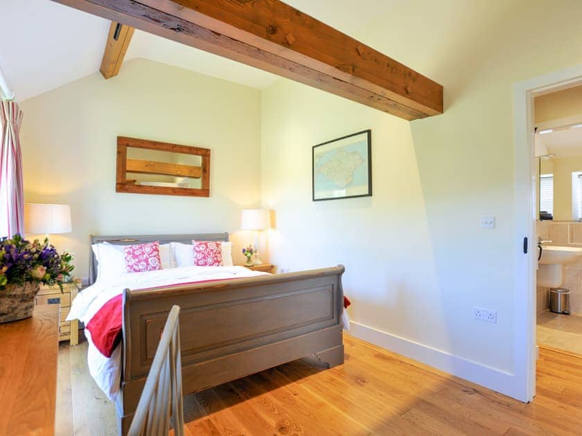 Double bedroom | Chestnut Cottage - Brook Farmhouse Cottages, Brook, near Brighstone