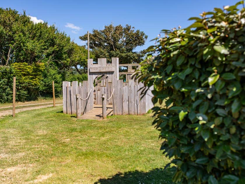 Garden and grounds | Chestnut Cottage - Brook Farmhouse Cottages, Brook, near Brighstone