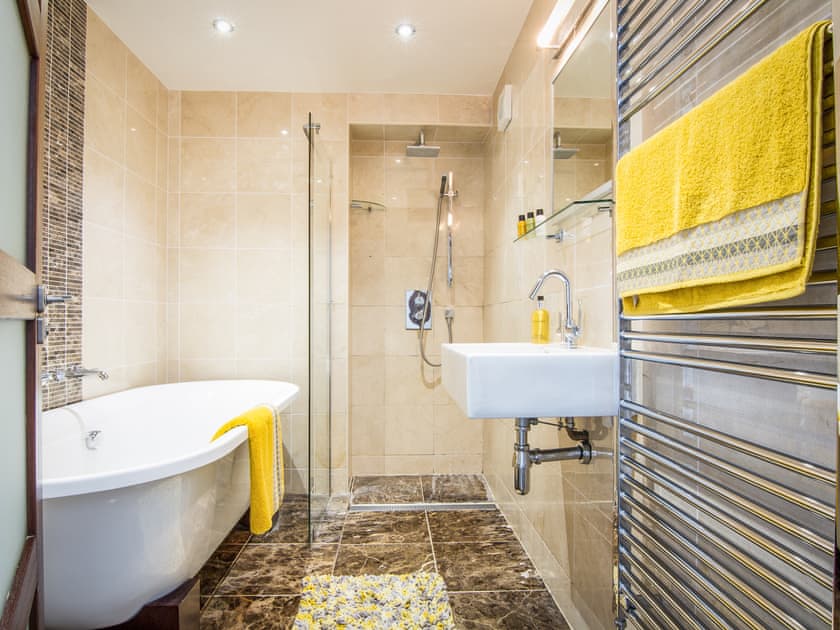 Bathroom | Coomb View Barn - Sandbeds Holiday Cottages, Grayrigg, near Kendal