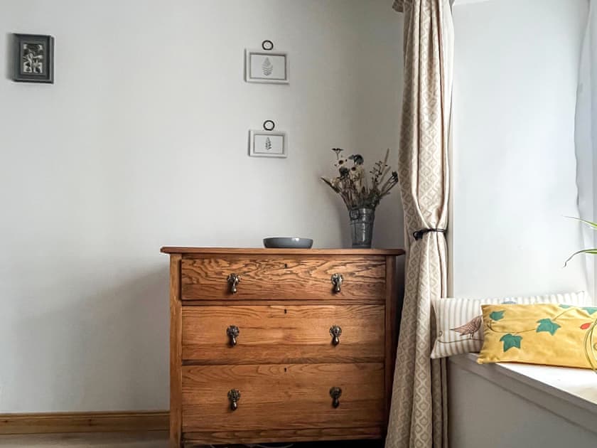 Double bedroom | Willesdene Cottage, Perth
