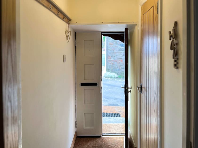 Hallway | Willesdene Cottage, Perth