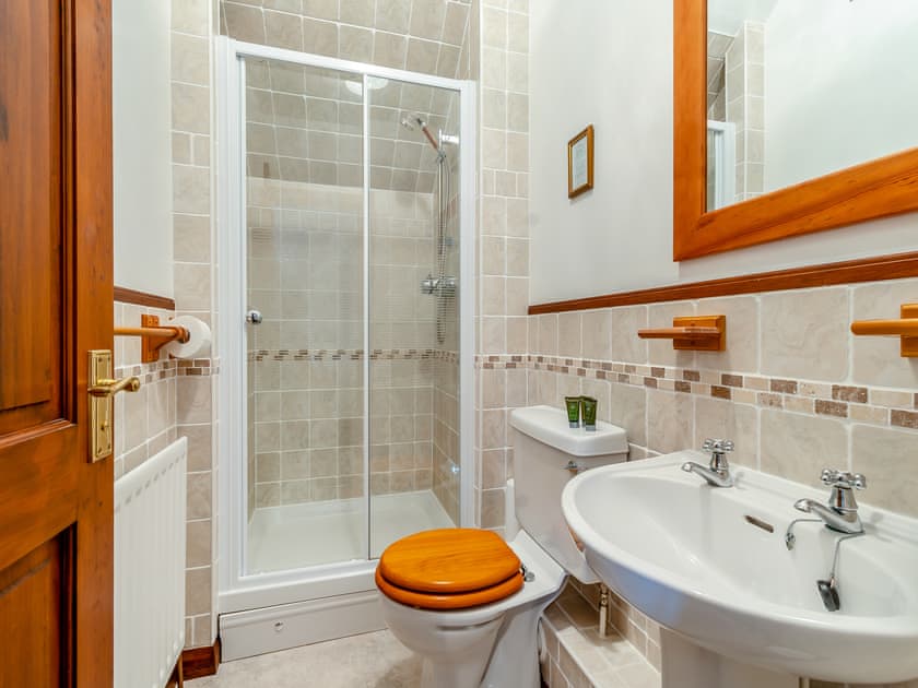 En-suite | Stable Cottage - Hill Farm Holiday Cottages, Rosedale East, near Pickering