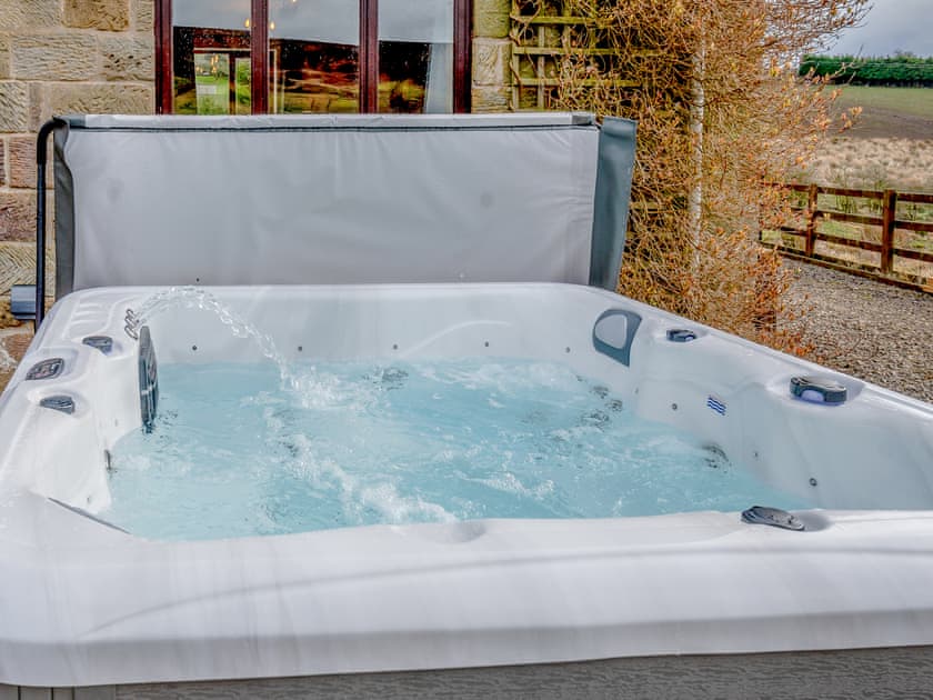 Hot tub | Stable Cottage - Hill Farm Holiday Cottages, Rosedale East, near Pickering