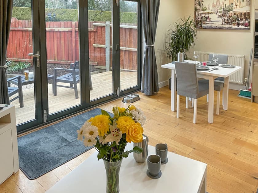 Open plan living space | Woodside Retreat, Newbold Coleorton