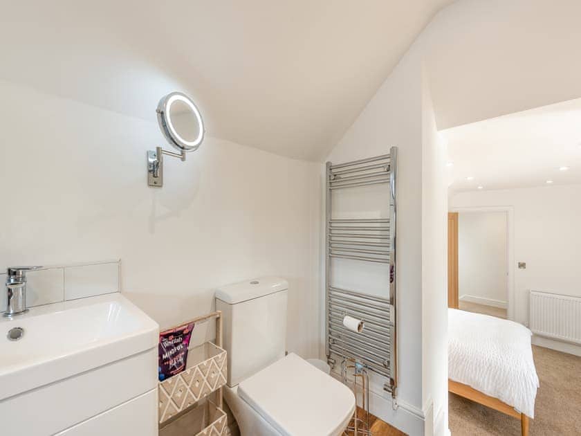En-suite | Beachy View - Harbour Heights, Saundersfoot
