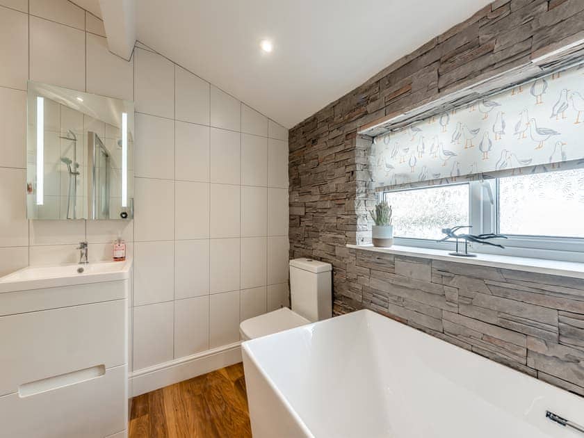 Bathroom | Beachy View - Harbour Heights, Saundersfoot