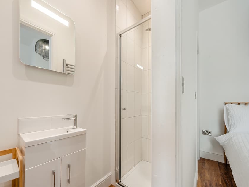 En-suite | Sandy View - Harbour Heights, Saundersfoot