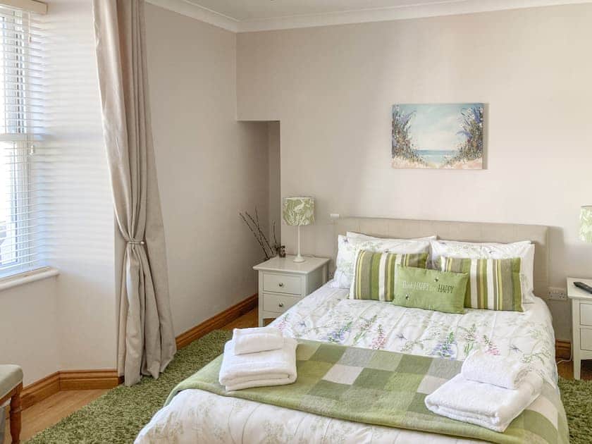 King size bedroom | Ardstinchar Mews, Ballantrae, near Girvan