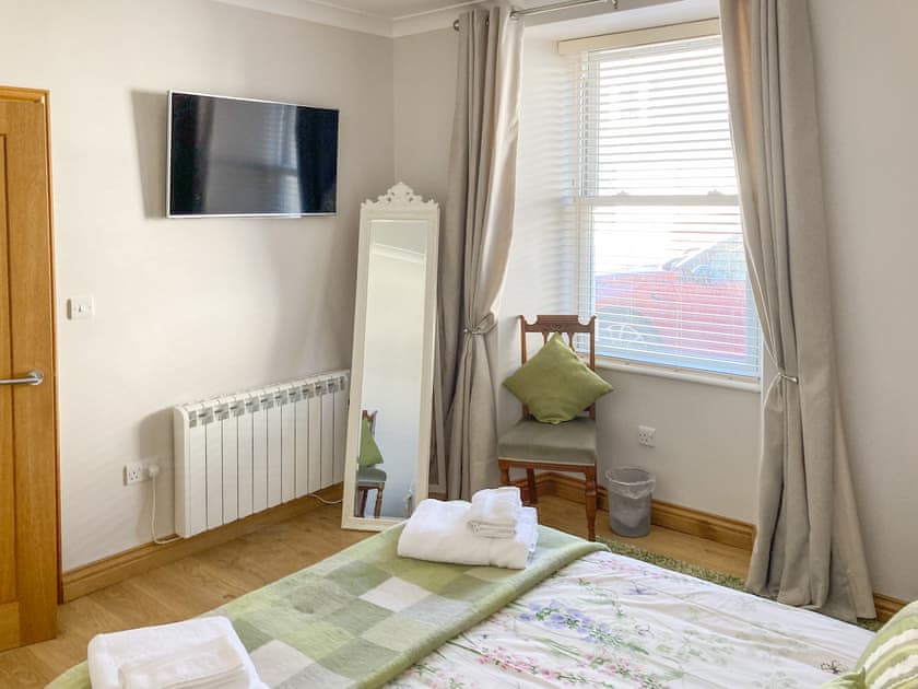 King size bedroom | Ardstinchar Mews, Ballantrae, near Girvan
