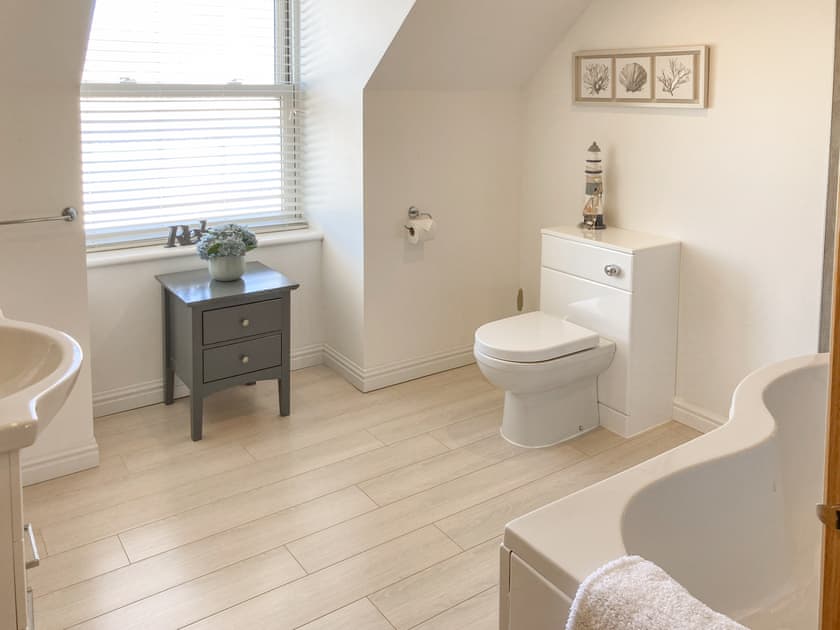 Bathroom | Ardstinchar Mews, Ballantrae, near Girvan