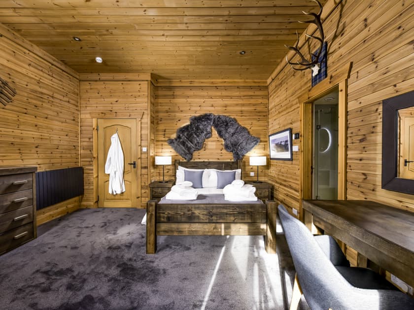 Bedroom 1 Double bedroom with ensuite shower | Mountain Bear Lodge, Nethy Bridge, near Aviemore