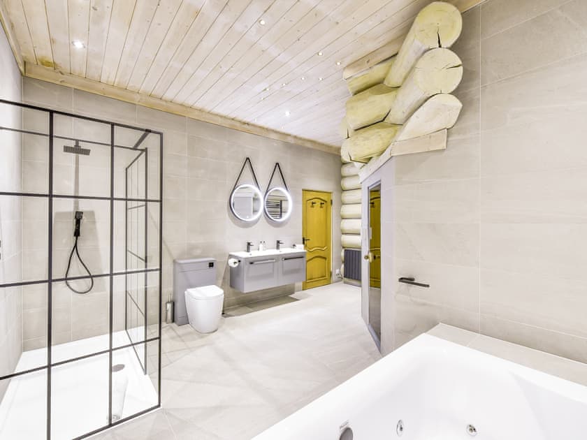 Main bathroom jacuzzi bath | Mountain Bear Lodge, Nethy Bridge, near Aviemore