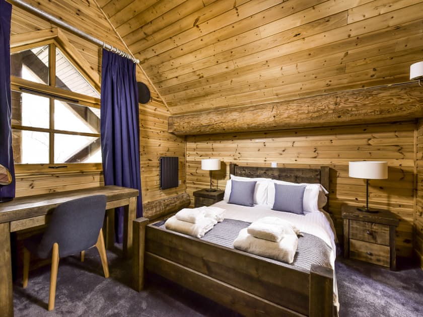 Bedroom 6 Double with ensuite bathroom | Mountain Bear Lodge, Nethy Bridge, near Aviemore