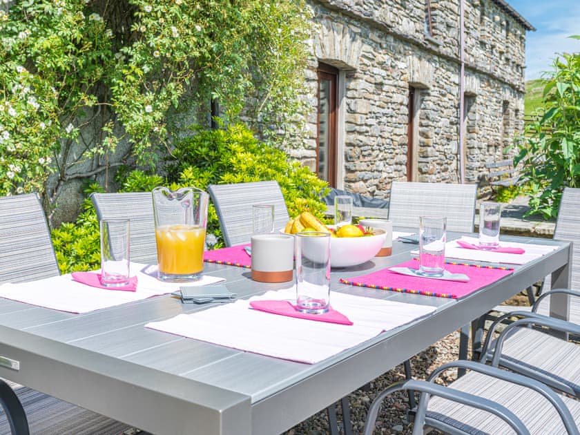 Outdoor area | Sandbeds Farmhouse - Sandbeds Holiday Cottages, Grayrigg, near Kendal