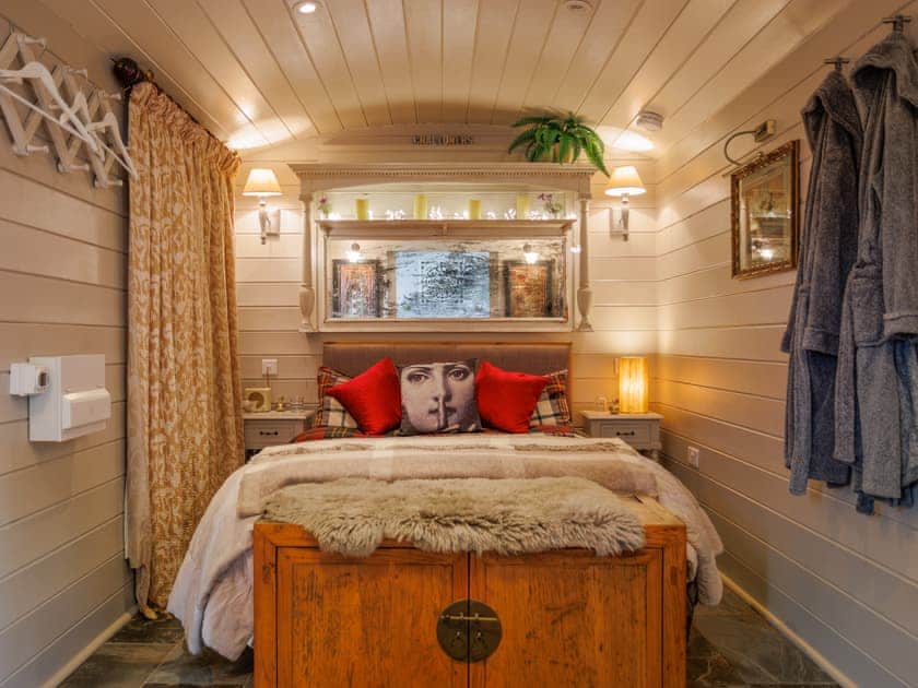 Double bedroom | The Challoners, Robertsbridge