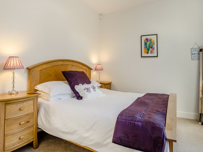 Double bedroom | Apple Tree Cottage - Emmock Farm Cottages, Tealing, near Dundee