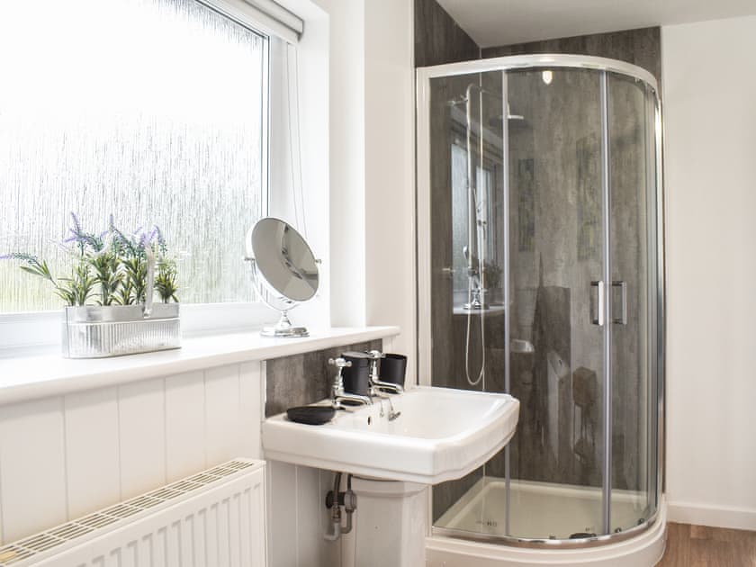 Bathroom | Llwyn, Corwen