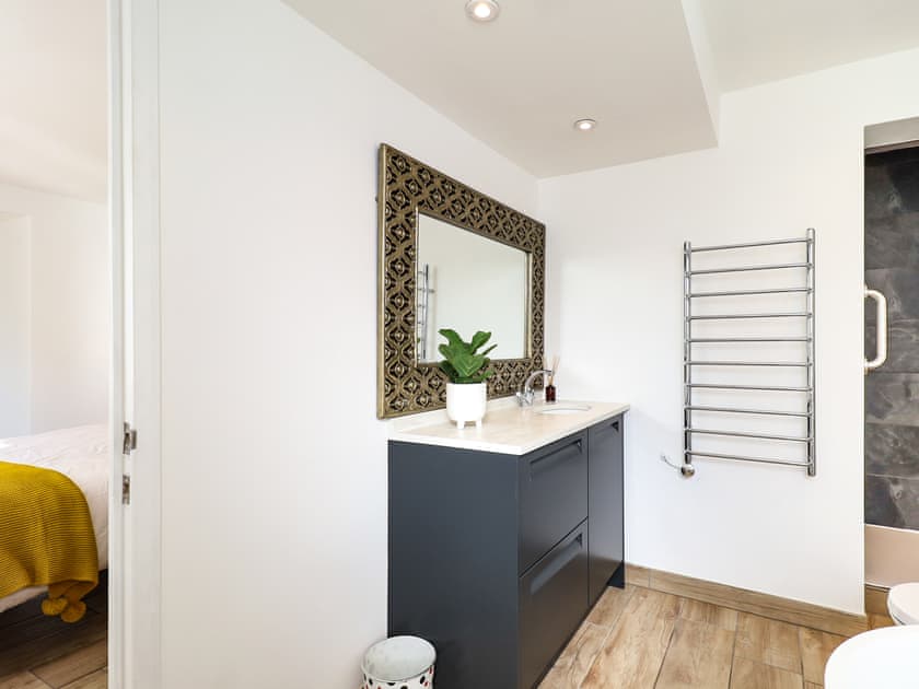 En-suite | The Cove, Seaview