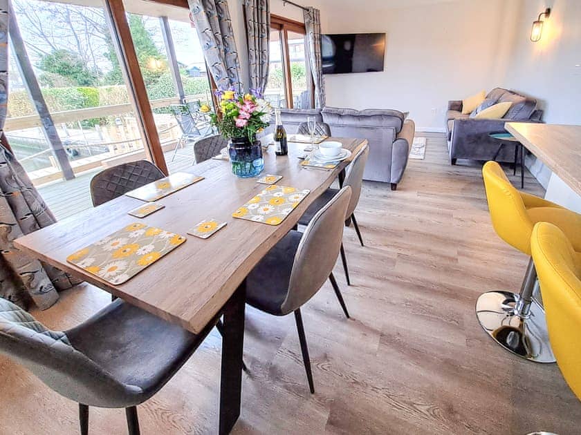 Open plan living space | River Breeze - Norfolk Holiday Lodges, Brundall