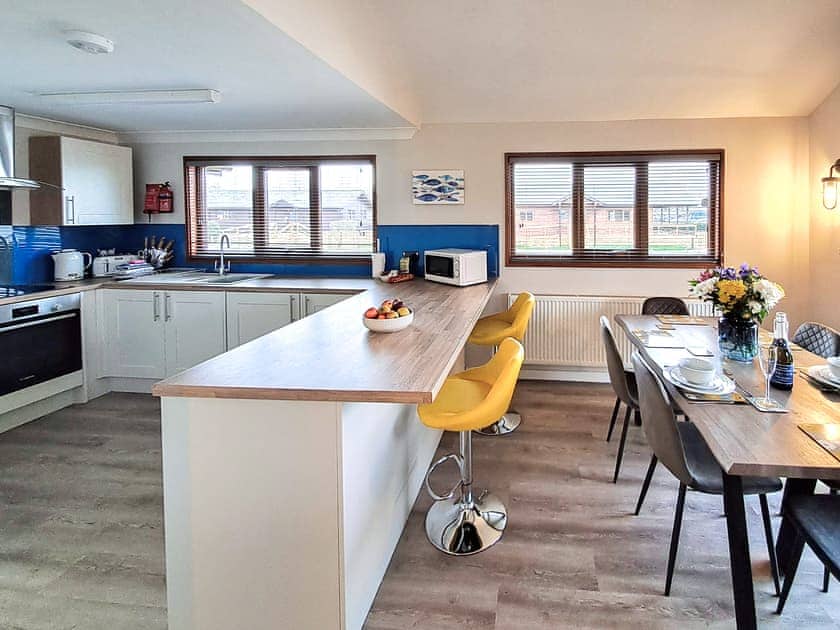 Kitchen/diner | River Breeze - Norfolk Holiday Lodges, Brundall
