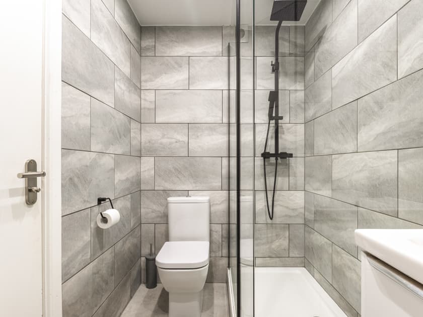 Shower room | Teviotdale House, Glasgow