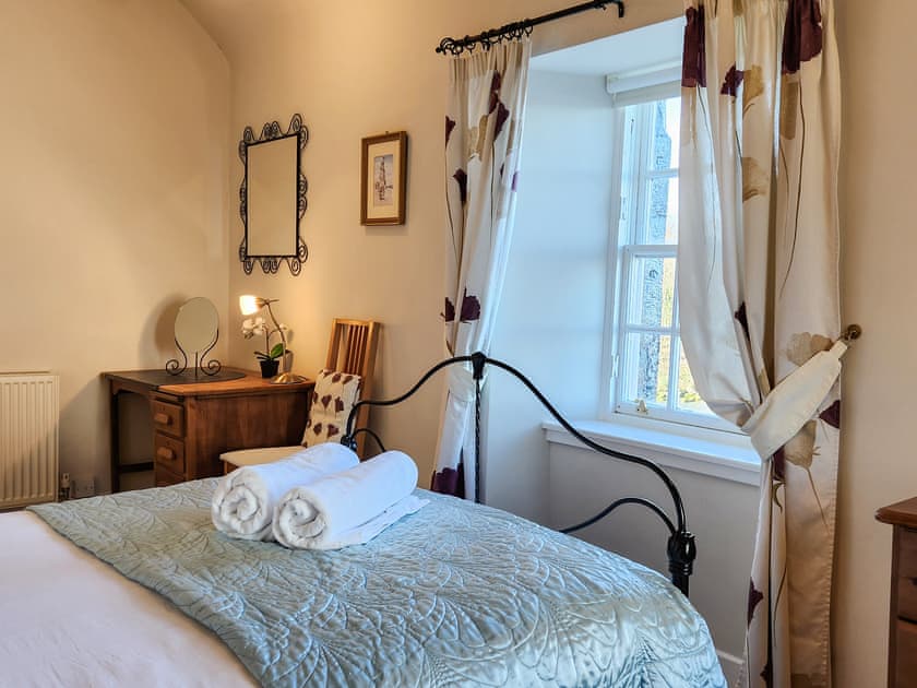 Double bedroom | Quay Cottage, Cramond, Edinburgh