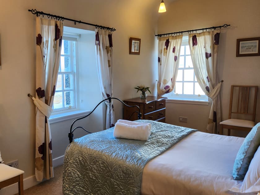 Double bedroom | Quay Cottage, Cramond, Edinburgh