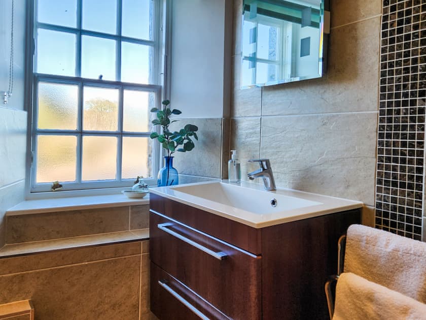 Shower room | Quay Cottage, Cramond, Edinburgh