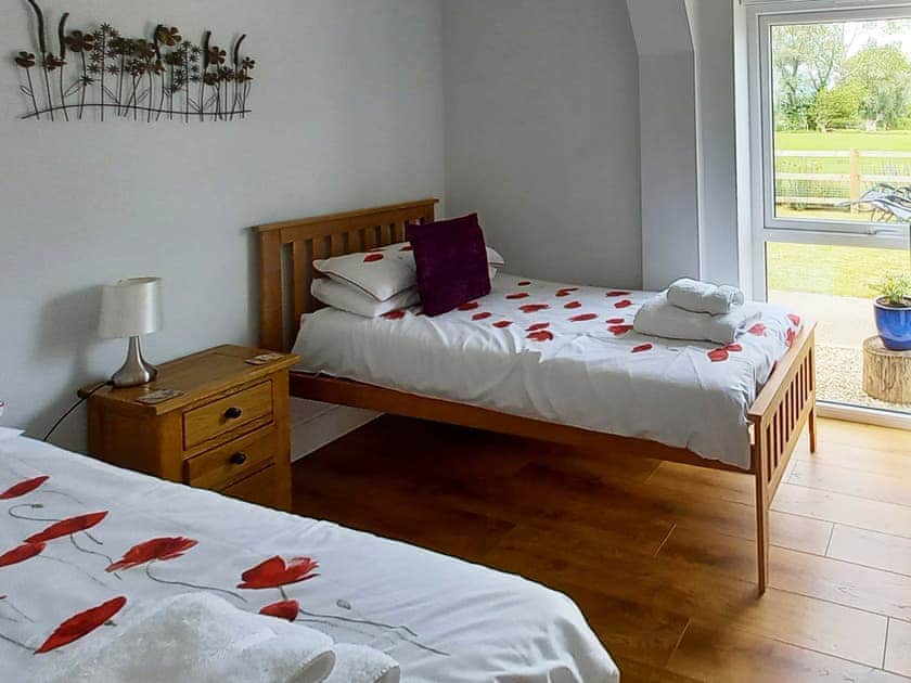 Twin bedroom | Lords View, Ruckinge, near Ashford