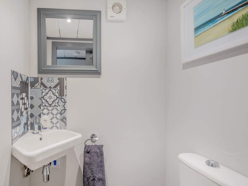 Downstairs toilet  | Harbour View House, Girvan