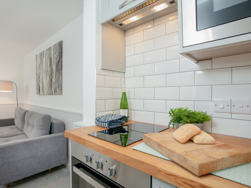 Kitchen | Salty Dog - Sunnybeach Holiday Apartments, Paignton