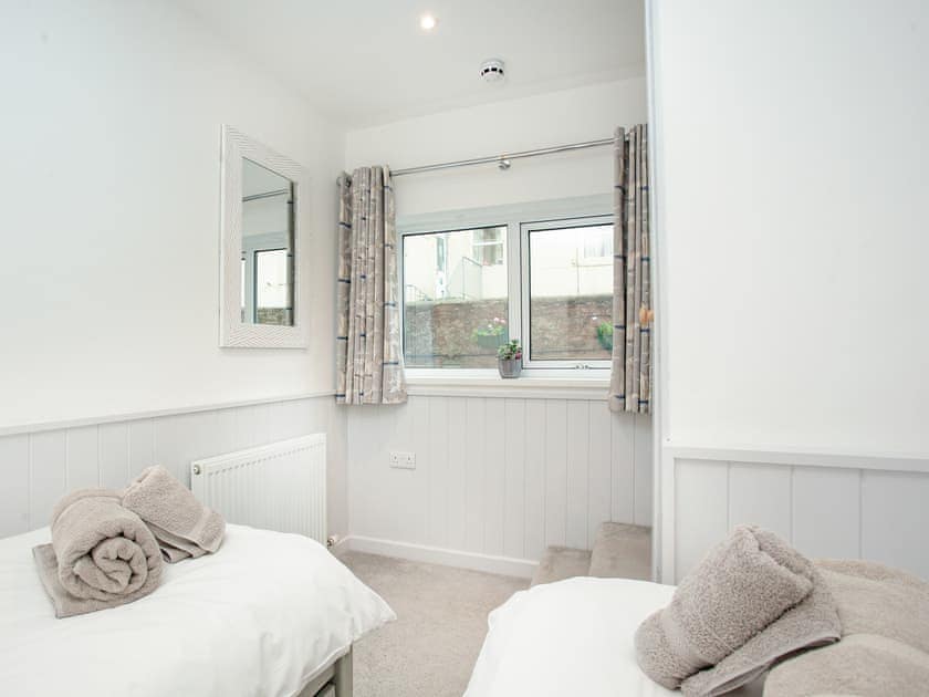 Twin bedroom | Salty Dog - Sunnybeach Holiday Apartments, Paignton