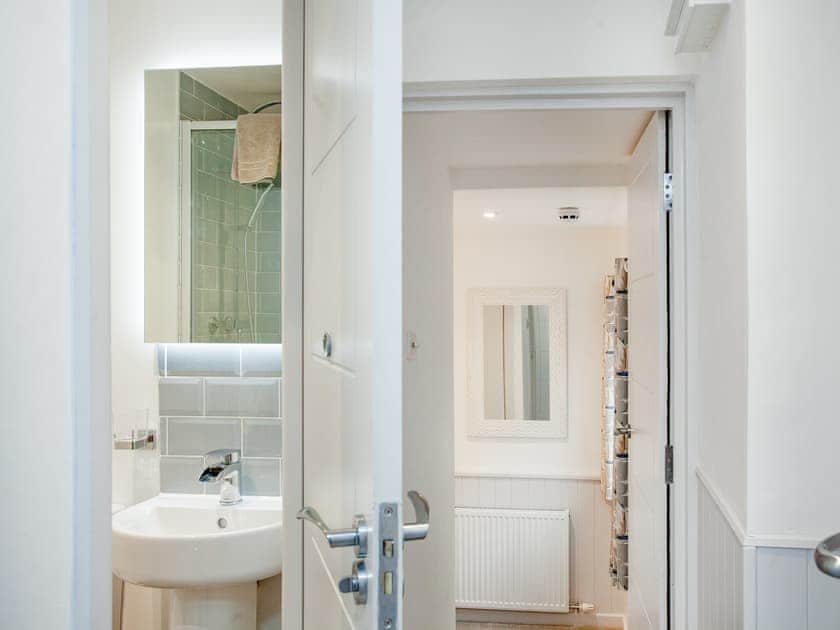 Shower room | Salty Dog - Sunnybeach Holiday Apartments, Paignton