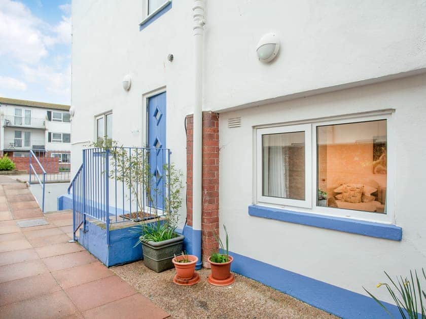 Exterior | Salty Dog - Sunnybeach Holiday Apartments, Paignton