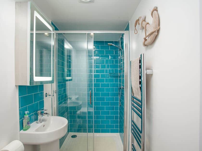 Shower room | Anchors Away - Sunnybeach Holiday Apartments, Paignton