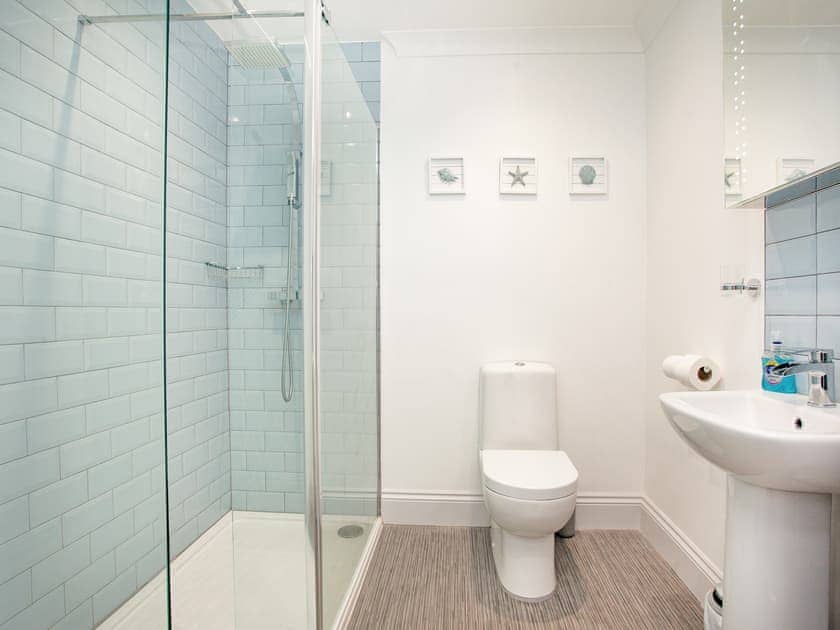 Shower room | Shells Shore - Sunnybeach Holiday Apartments, Paignton
