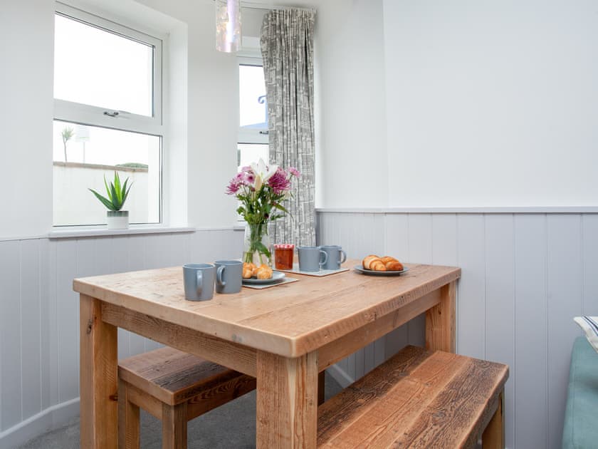 Dining Area | Crabby Cove - Sunnybeach Holiday Apartments, Paignton