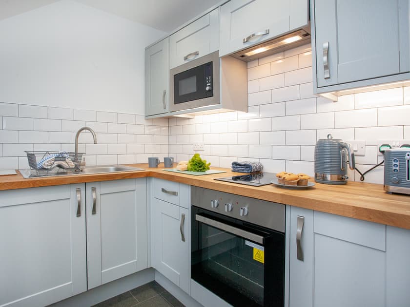 Kitchen | Crabby Cove - Sunnybeach Holiday Apartments, Paignton