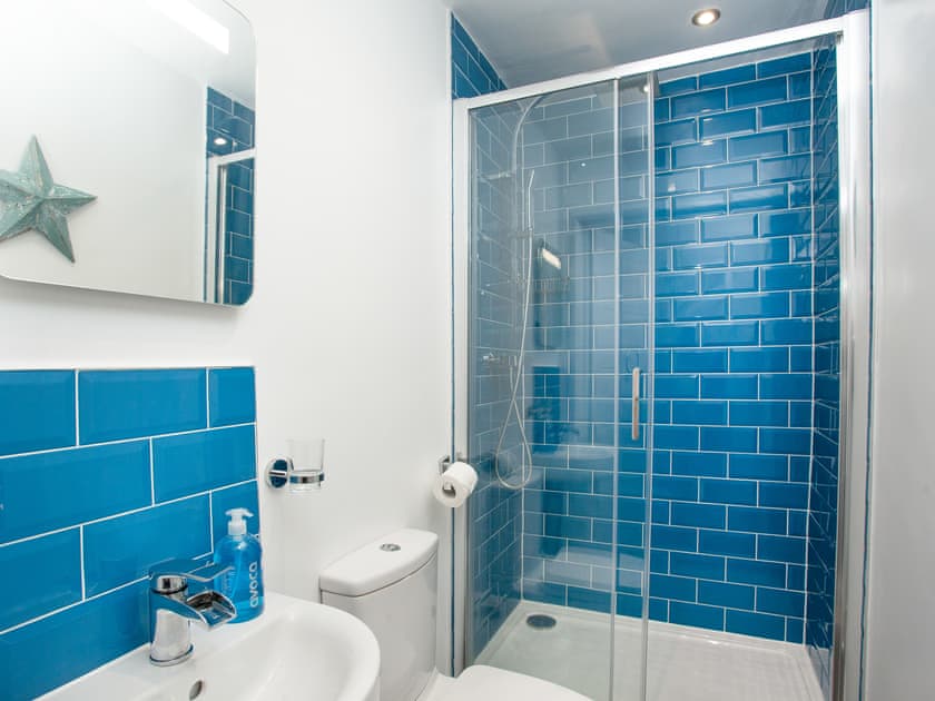 Shower room | Crabby Cove - Sunnybeach Holiday Apartments, Paignton