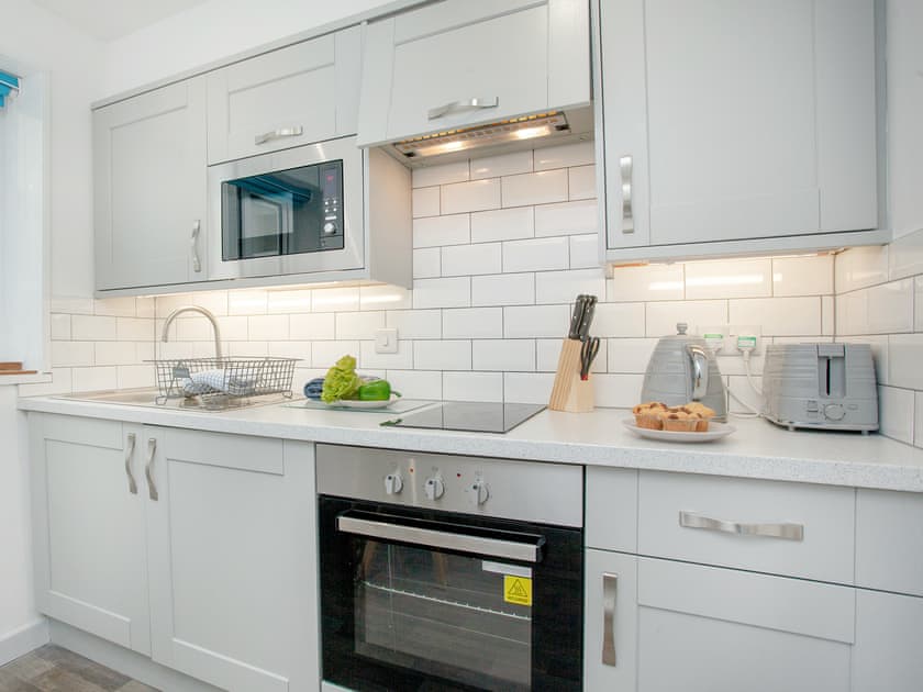 Kitchen | Seagulls Rest - Sunnybeach Holiday Apartments, Paignton