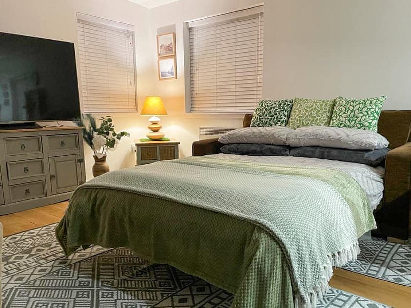 Double bedroom | Orchard Chalet, Luthermuir, near Laurencekirk
