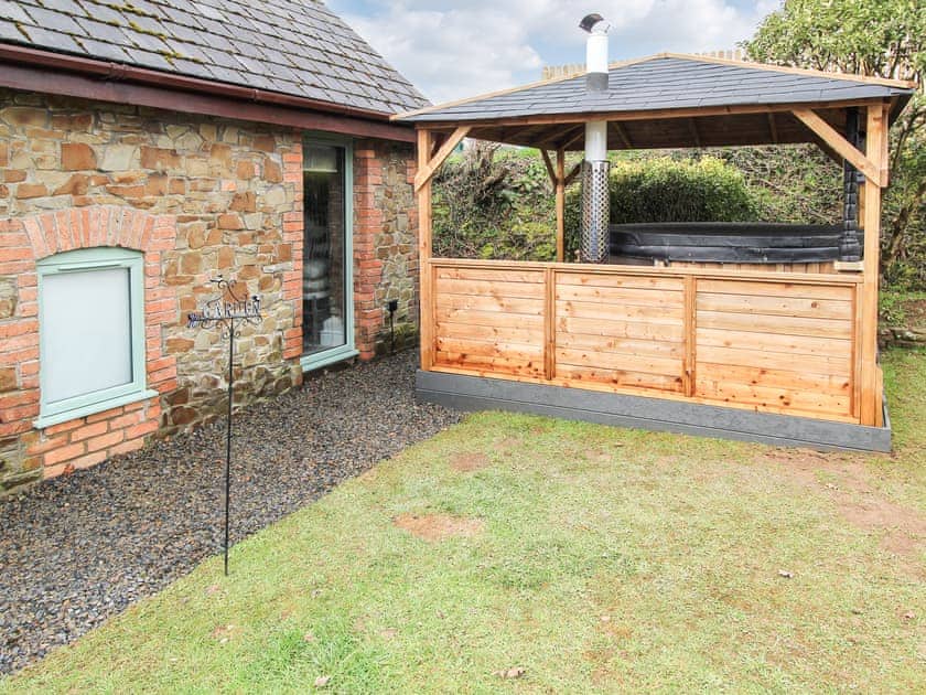 Hot tub | Pigaway Cottage, Petrockstow