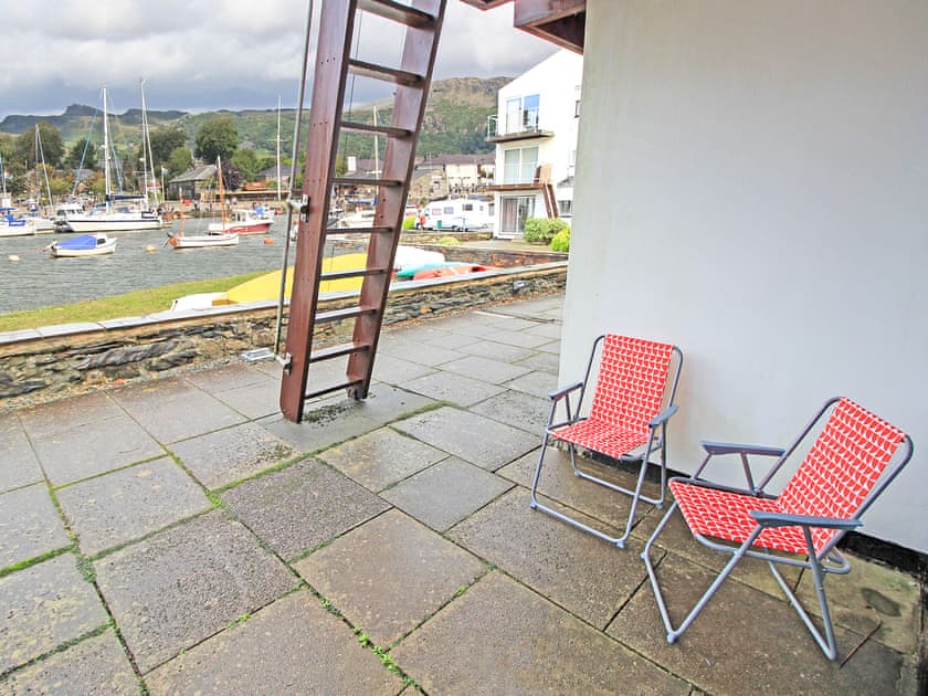 Patio | Port View Bach, Porthmadog