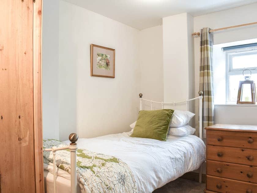 Twin bedroom | Squirrels Nest, Littleham, near Bideford