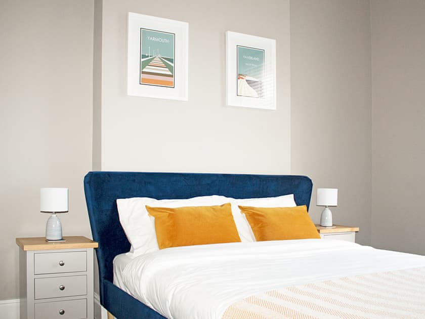 King size bedroom  | Captain’s Cottage, Shanklin