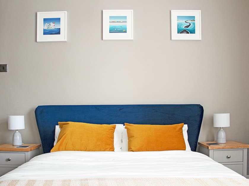 King size bedroom  | Captain’s Cottage, Shanklin