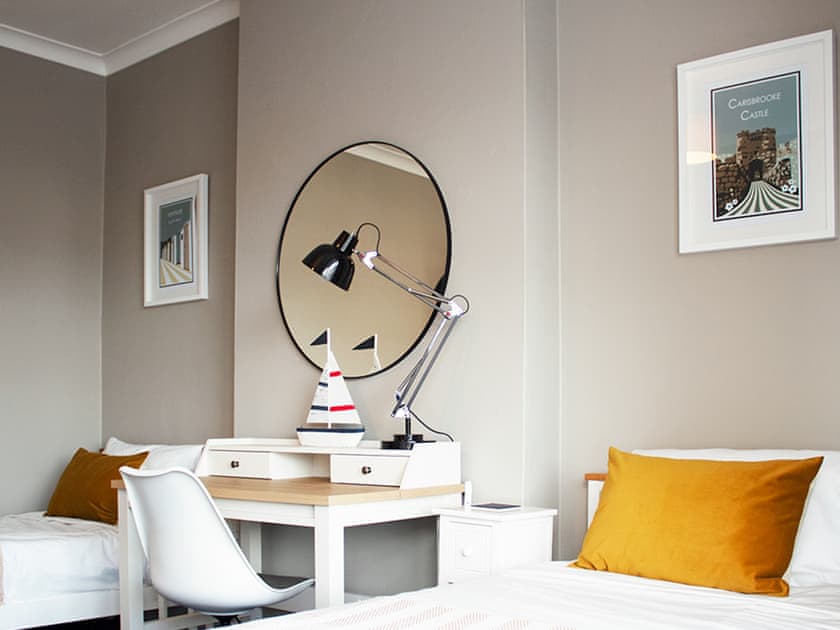 Twin bedroom | Captain’s Cottage, Shanklin