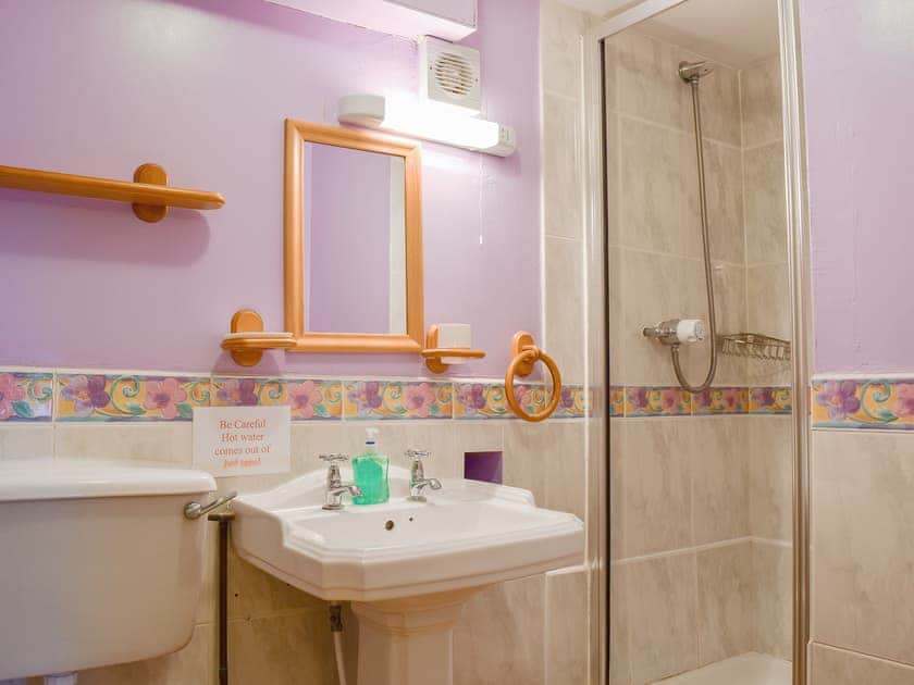 Shower room | The Barn - Harvey Gate Farm, Onecote